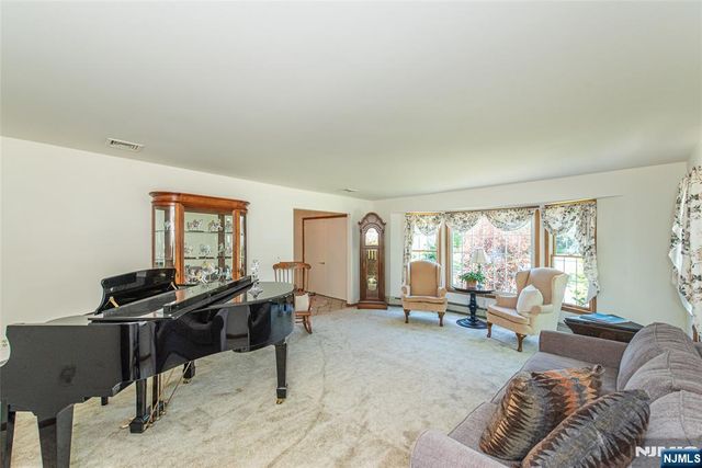 2 Baron Road, West Milford, NJ 07480