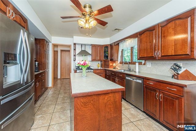 2 Baron Road, West Milford, NJ 07480