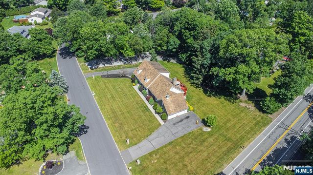 2 Baron Road, West Milford, NJ 07480