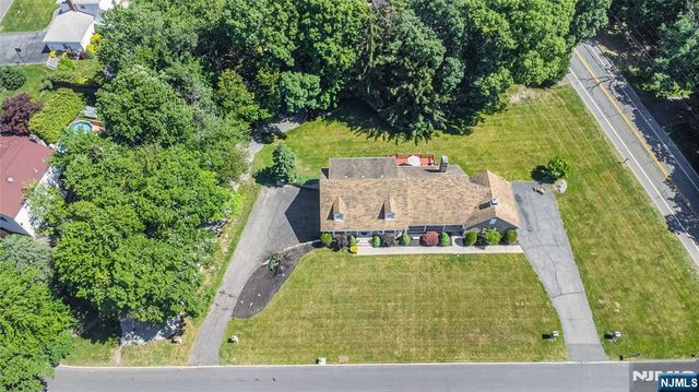 2 Baron Road, West Milford, NJ 07480