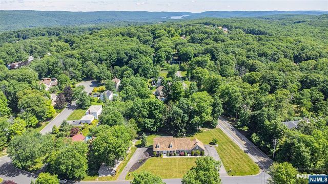 2 Baron Road, West Milford, NJ 07480