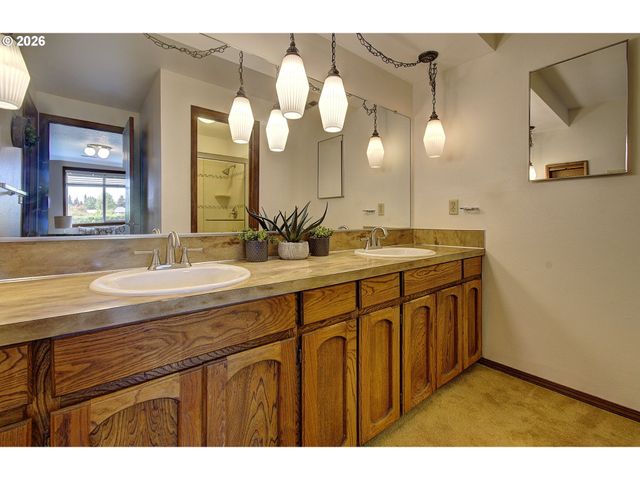 7206 Ne MEADOWS Dr, Vancouver, WA 98662