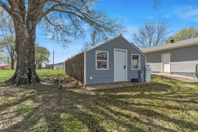 2109 Beavers Point, Bonham, TX 75418