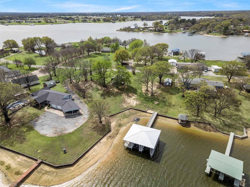 2109 Beavers Point, Bonham, TX 75418