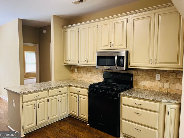 70 Indian Bluff Drive, Sharpsburg, GA 30277