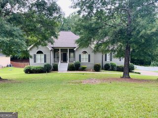 70 Indian Bluff Drive, Sharpsburg, GA 30277