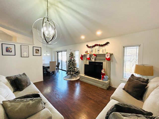 1822 N Redbarn Ln, Wichita, KS 67212