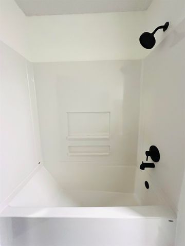 1822 N Redbarn Ln, Wichita, KS 67212