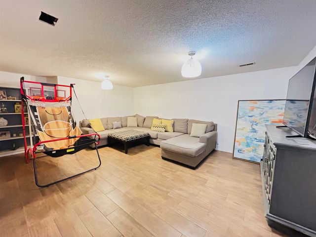 1822 N Redbarn Ln, Wichita, KS 67212