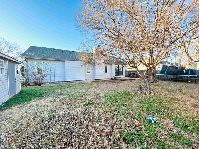 1822 N Redbarn Ln, Wichita, KS 67212