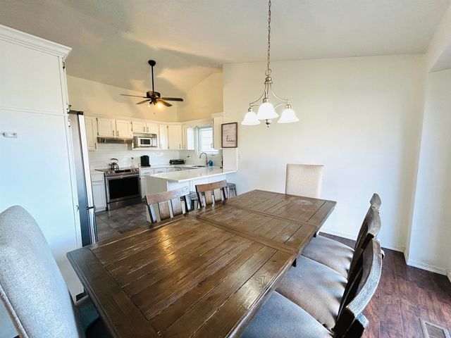 1822 N Redbarn Ln, Wichita, KS 67212