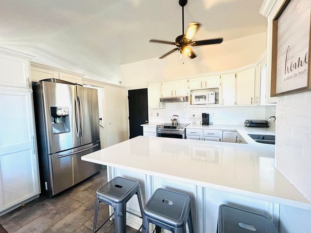 1822 N Redbarn Ln, Wichita, KS 67212