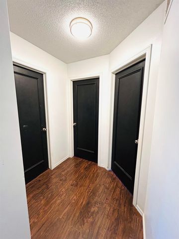 1822 N Redbarn Ln, Wichita, KS 67212