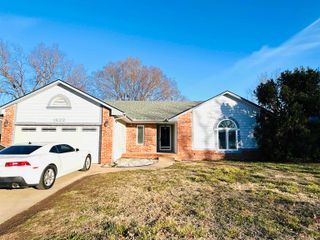 1822 N Redbarn Ln, Wichita, KS 67212