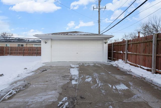 30032 Iroquois Drive, Warren, MI 48088