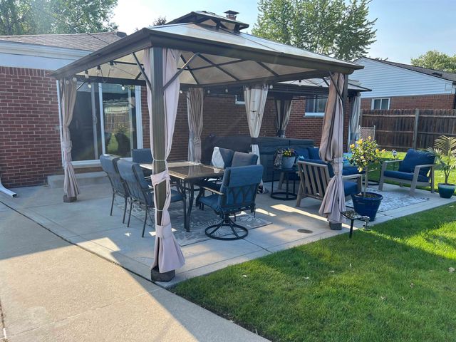 30032 Iroquois Drive, Warren, MI 48088