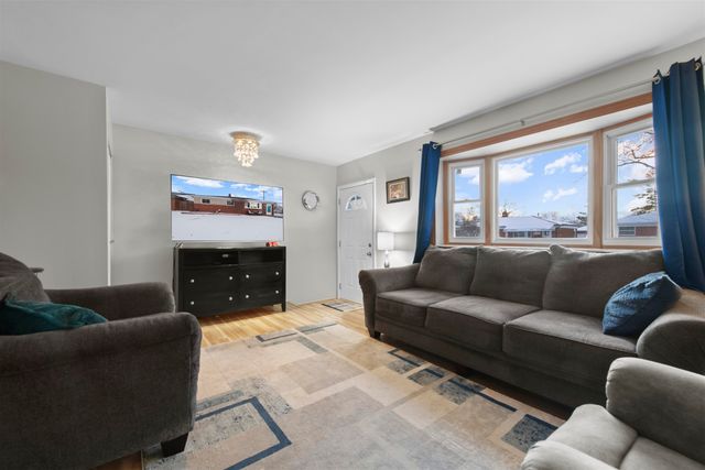 30032 Iroquois Drive, Warren, MI 48088