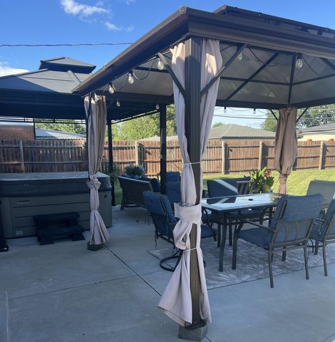 30032 Iroquois Drive, Warren, MI 48088