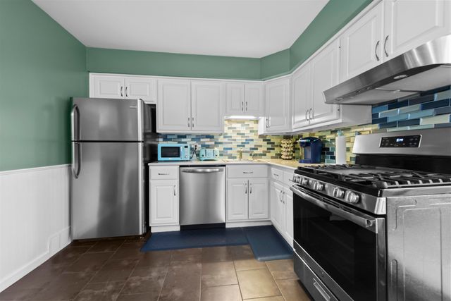 30032 Iroquois Drive, Warren, MI 48088