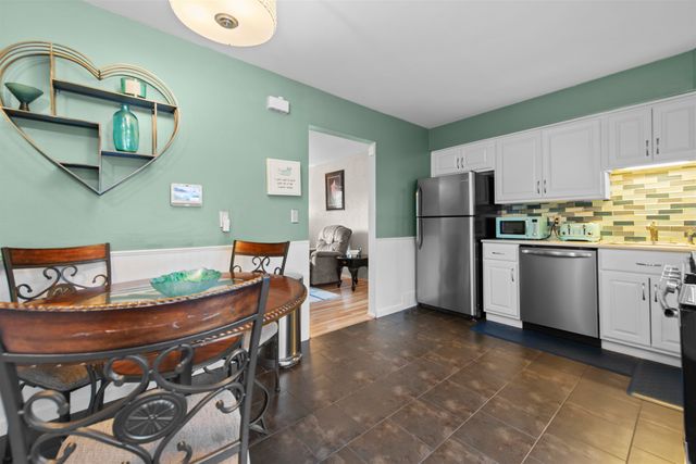 30032 Iroquois Drive, Warren, MI 48088