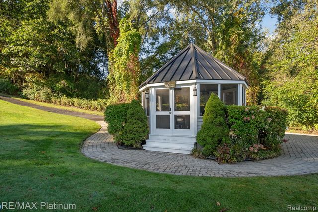 3304 OUTBACK Trail, Putnam Township, MI 48169