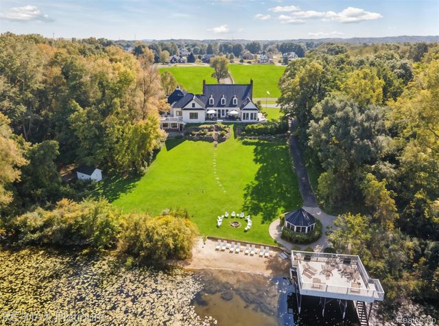 3304 OUTBACK Trail, Putnam Township, MI 48169