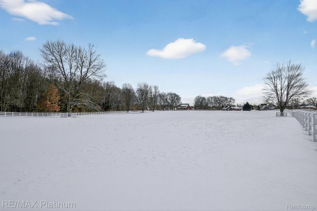 3304 OUTBACK Trail, Putnam Township, MI 48169