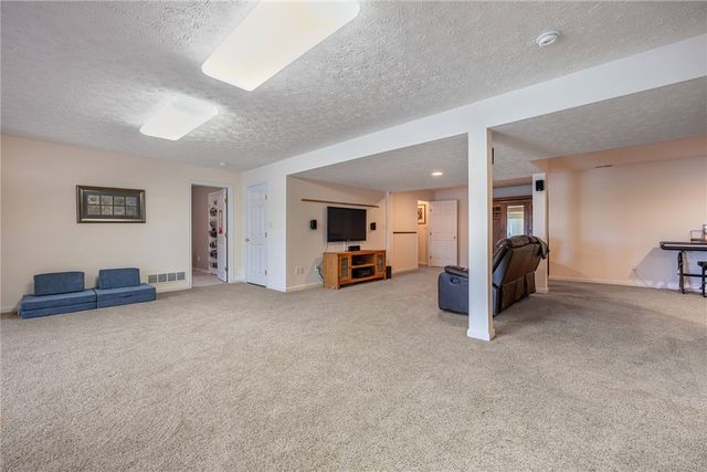 155 Keevers Point, Springboro, OH 45066
