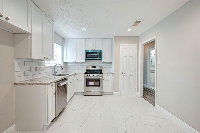 6802 Glenray Drive, Houston, TX 77084