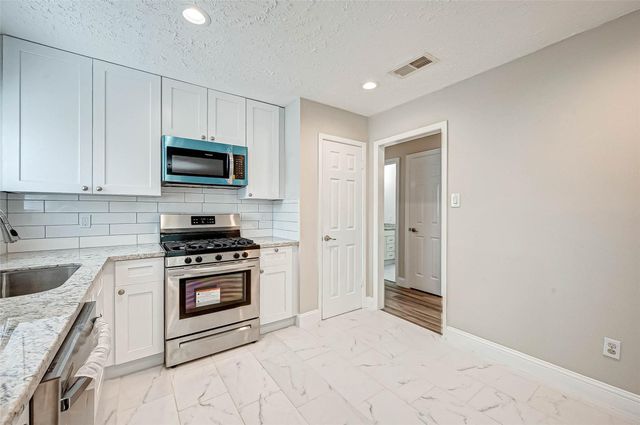 6802 Glenray Drive, Houston, TX 77084