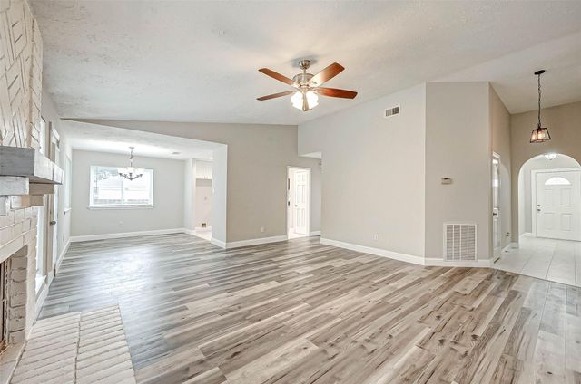 6802 Glenray Drive, Houston, TX 77084