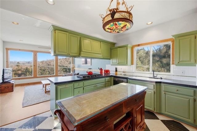 417 Emerald, Lake Arrowhead, CA 92352