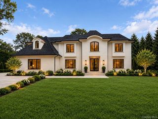 4 Woods End Road, Dix Hills, NY 11746