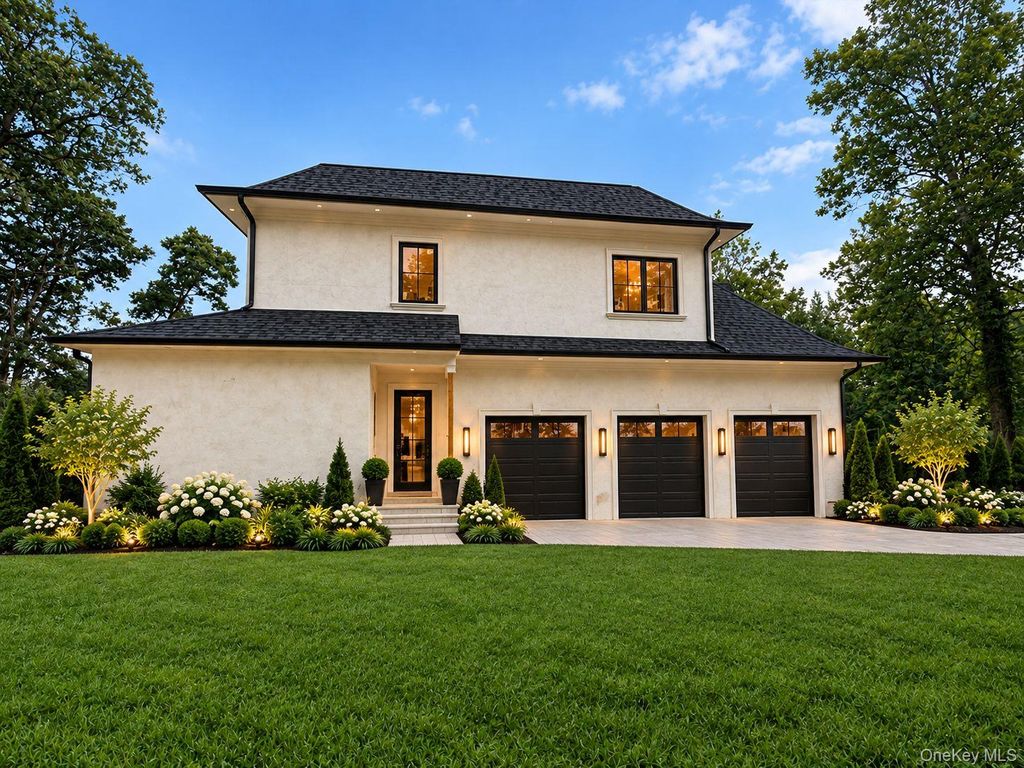 4 Woods End Road S, Dix Hills, NY 11746 — photo 2