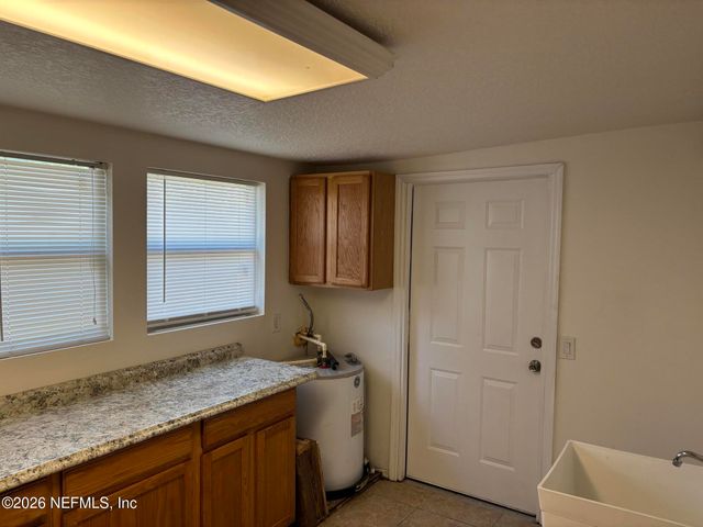 1824 S BROOKVIEW Drive S, Jacksonville, FL 32246