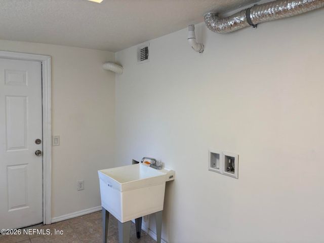 1824 S BROOKVIEW Drive S, Jacksonville, FL 32246