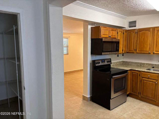 1824 S BROOKVIEW Drive S, Jacksonville, FL 32246