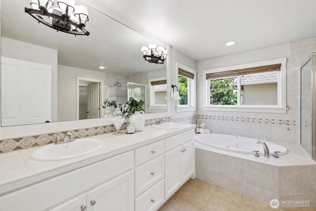 8642 NE 123rd Place, Kirkland, WA 98034