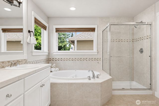 8642 NE 123rd Place, Kirkland, WA 98034
