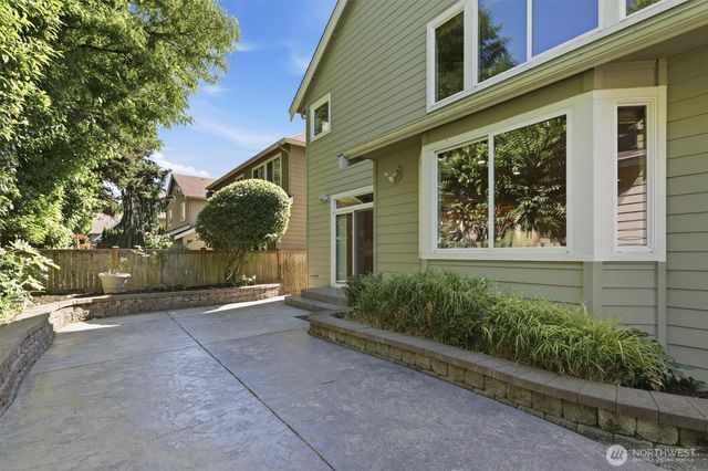 8642 NE 123rd Place, Kirkland, WA 98034
