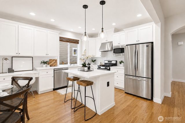 8642 NE 123rd Place, Kirkland, WA 98034