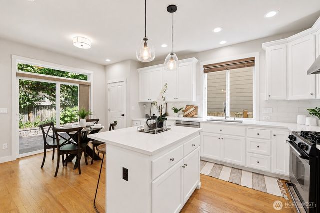 8642 NE 123rd Place, Kirkland, WA 98034