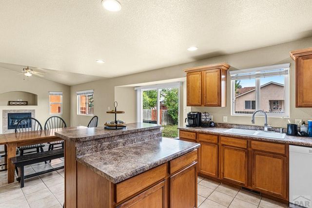 2403 Meadowlark Ln, Pueblo, CO 81008