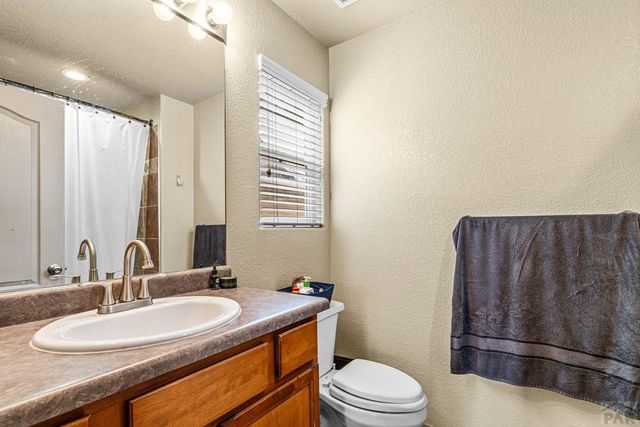 2403 Meadowlark Ln, Pueblo, CO 81008