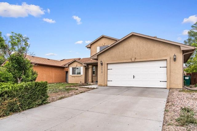 2403 Meadowlark Ln, Pueblo, CO 81008