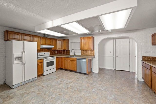 6870 PARKSIDE DRIVE, New Port Richey, FL 34653