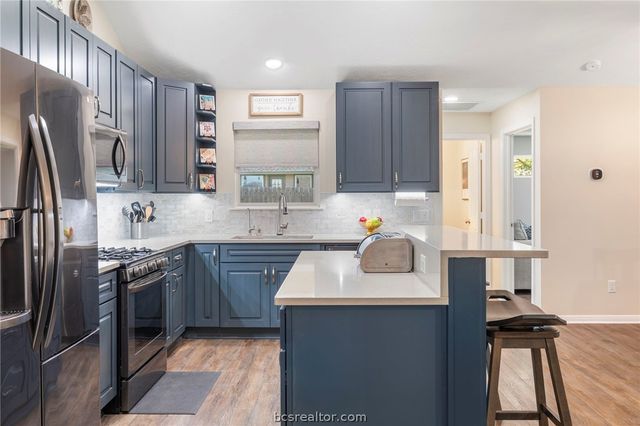 1702 Kingsgate Drive, Bryan, TX 77807