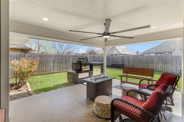 1702 Kingsgate Drive, Bryan, TX 77807