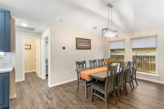 1702 Kingsgate Drive, Bryan, TX 77807