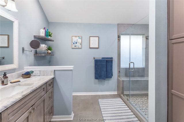 1702 Kingsgate Drive, Bryan, TX 77807